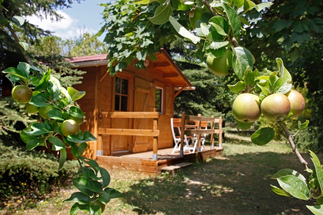 un des couchages en chalet bois